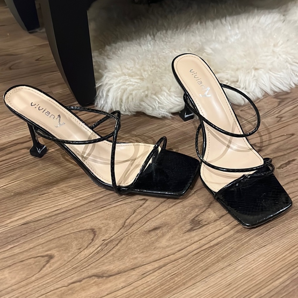 Black Strappy Sandal Heel Snake Detail size 8
